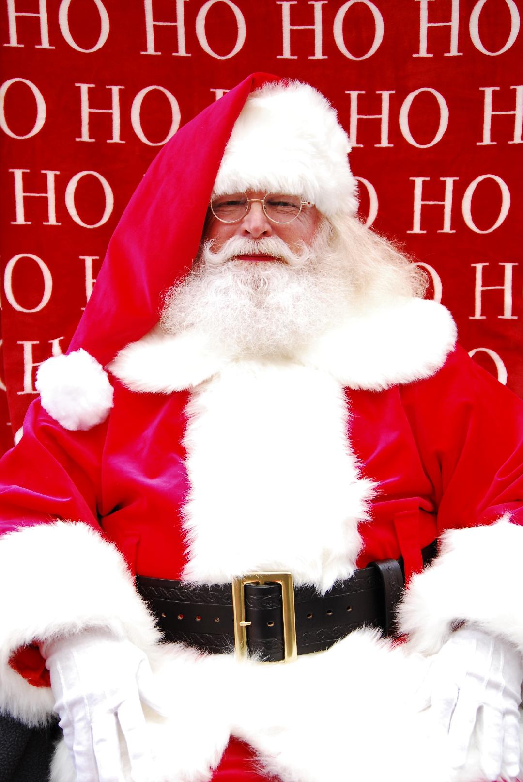 8-santa-claus-adeles-of-hollywood-professional-traditional-suit-Scott-Waggoner-po